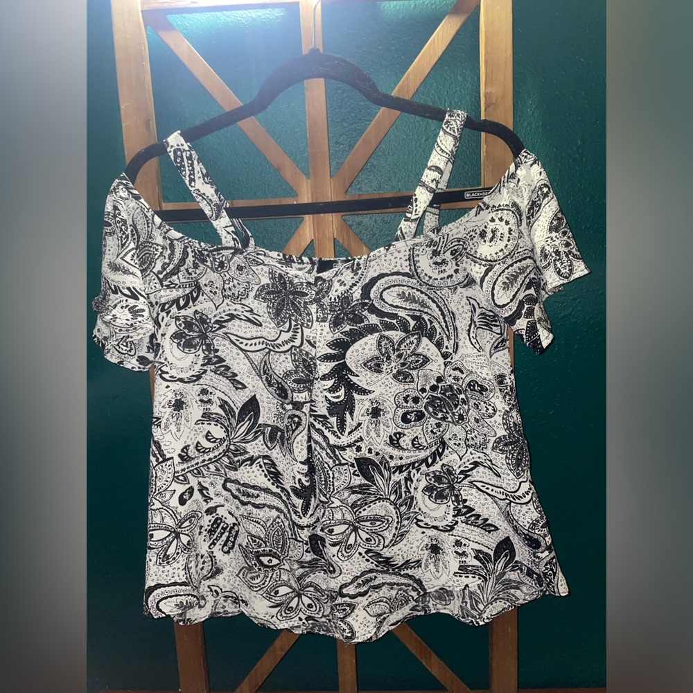 Black and White Graphic Crop Blouse Short Sleeve